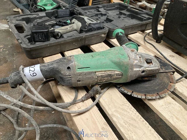 Haakse slijpmachine hitachi - afbeelding 1 van  3