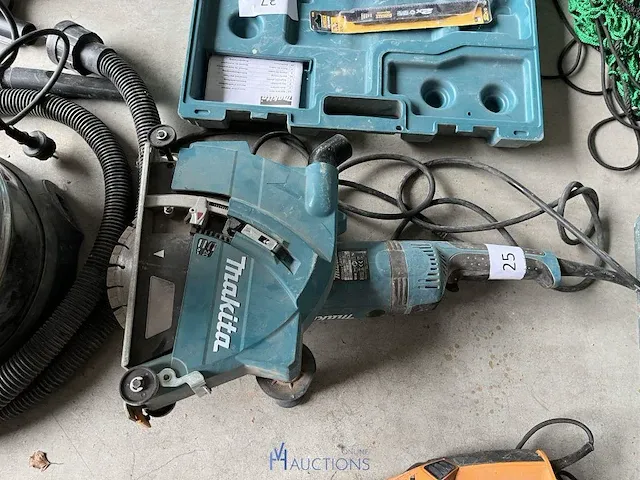 Haakse slijpmachine makita - afbeelding 1 van  3