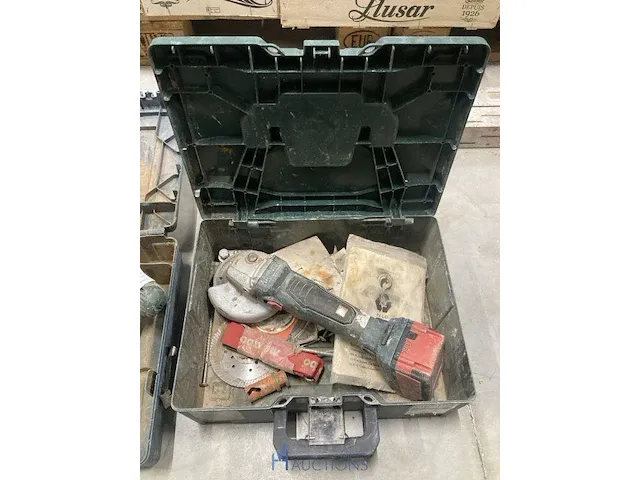 Haakse slijpmachine metabo - afbeelding 1 van  3