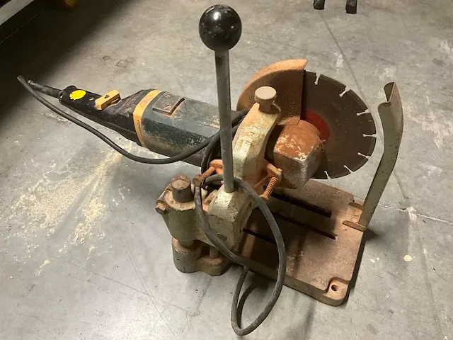 Haakse slijpmachine nn op verstelbare metalen voetsteun - afbeelding 4 van  6