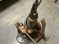Haakse slijpmachine nn op verstelbare metalen voetsteun - afbeelding 6 van  6