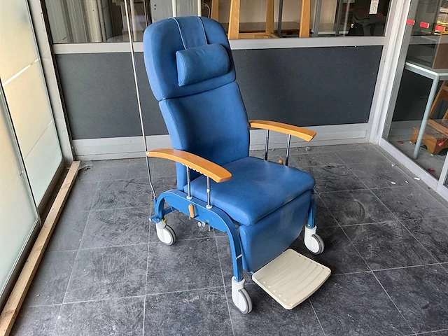 Haelvoet mobiele ziekenhuisstoel - afbeelding 1 van  9