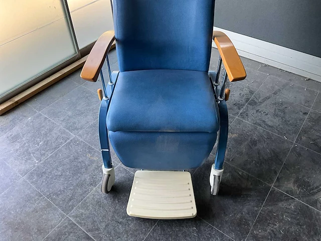 Haelvoet mobiele ziekenhuisstoel - afbeelding 2 van  9