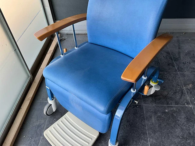 Haelvoet mobiele ziekenhuisstoel - afbeelding 7 van  9