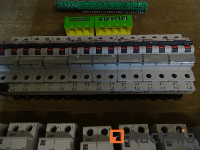 Hager zekeringen kast met 2 rijen - afbeelding 2 van  13