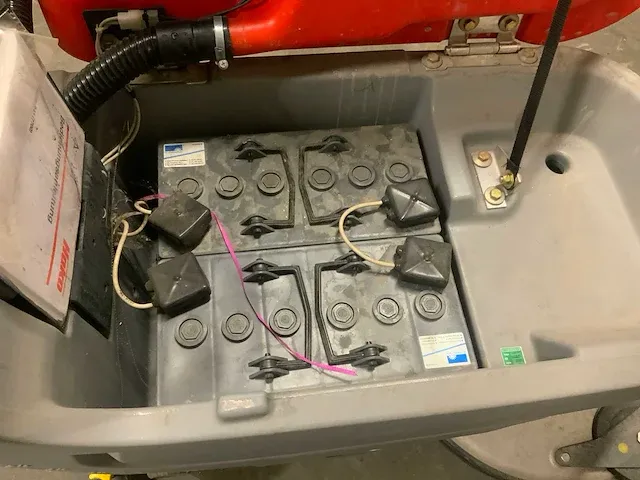 Hako hakomatic b45 zelfrijdende veegmachine - afbeelding 3 van  4