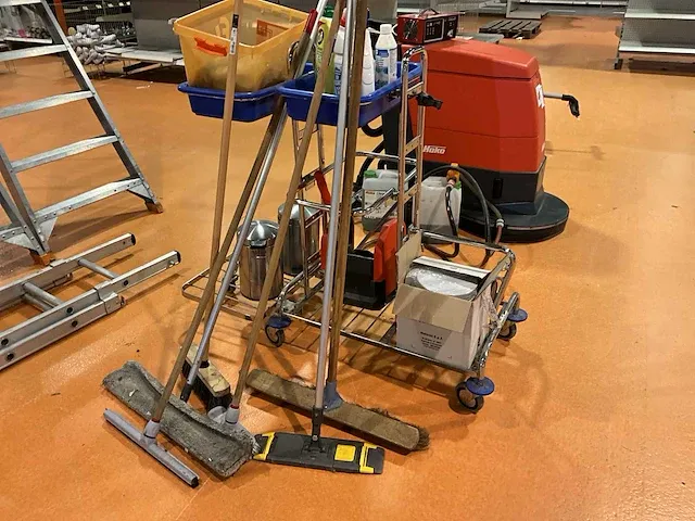 Hako hakomatic e/b 450/530 vloerreiniger - afbeelding 4 van  12