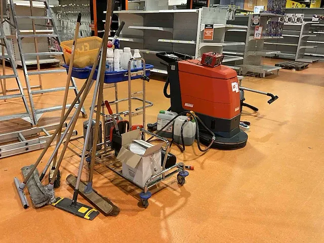 Hako hakomatic e/b 450/530 vloerreiniger - afbeelding 1 van  12