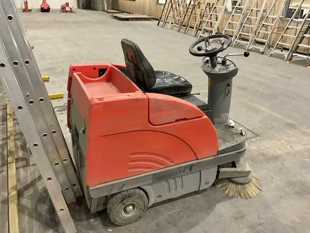 Hako sweepmaster b980r zelfrijdende veegmachine - afbeelding 4 van  9