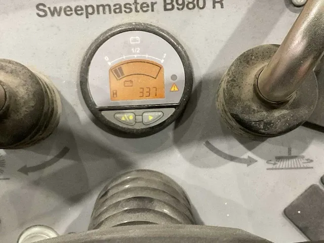 Hako sweepmaster b980r zelfrijdende veegmachine - afbeelding 7 van  9