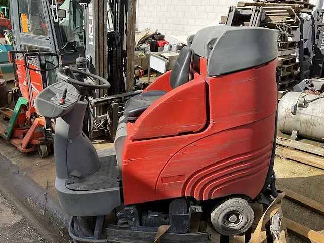 Hakomatic b750 r zelfrijdende veegmachine - afbeelding 1 van  3