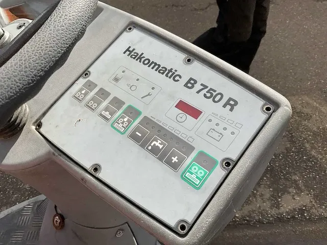 Hakomatic b750 r zelfrijdende veegmachine - afbeelding 2 van  3