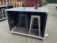 Halfopen flightcase met 2 barkrukken - afbeelding 1 van  10