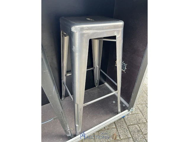 Halfopen flightcase met 2 barkrukken - afbeelding 9 van  10