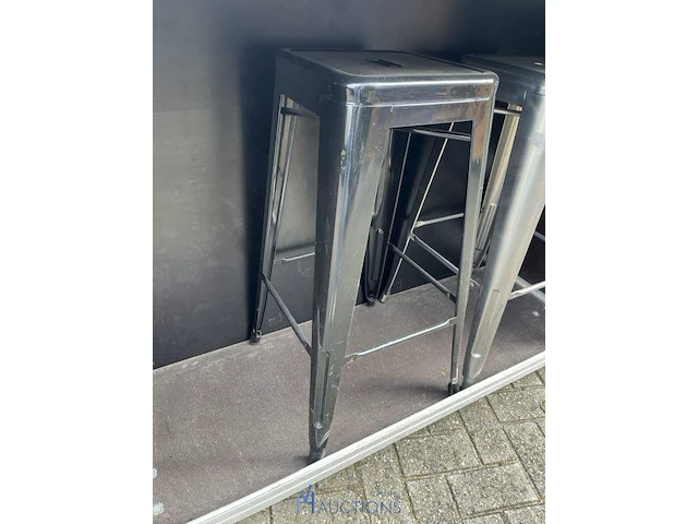 Halfopen flightcase met 2 barkrukken - afbeelding 10 van  10