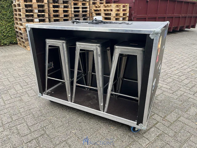 Halfopen flightcase met 4 barkrukken - afbeelding 1 van  10