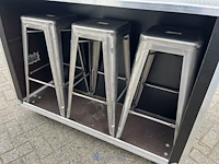 Halfopen flightcase met 4 barkrukken - afbeelding 7 van  10