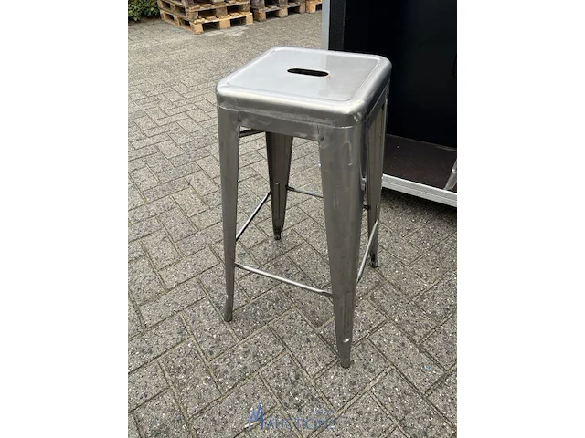 Halfopen flightcase met 4 barkrukken - afbeelding 8 van  10