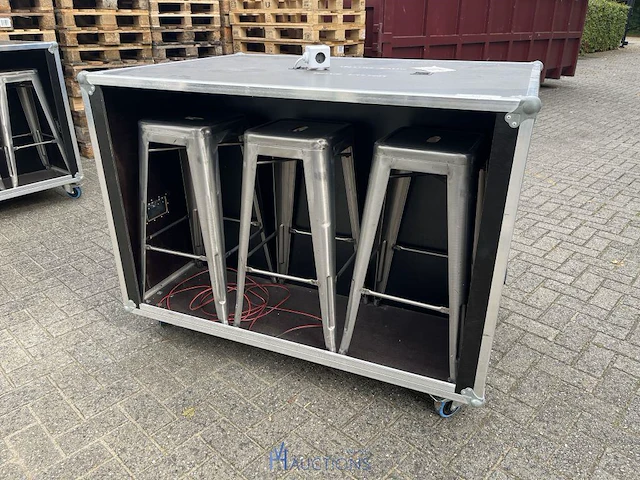 Halfopen flightcase met 6 barkrukken - afbeelding 1 van  9