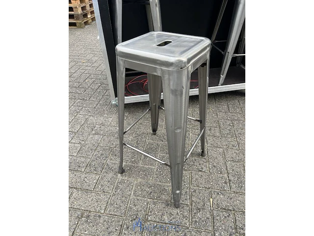 Halfopen flightcase met 6 barkrukken - afbeelding 7 van  9