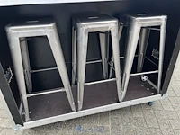 Halfopen flightcase met 6 barkrukken - afbeelding 8 van  9