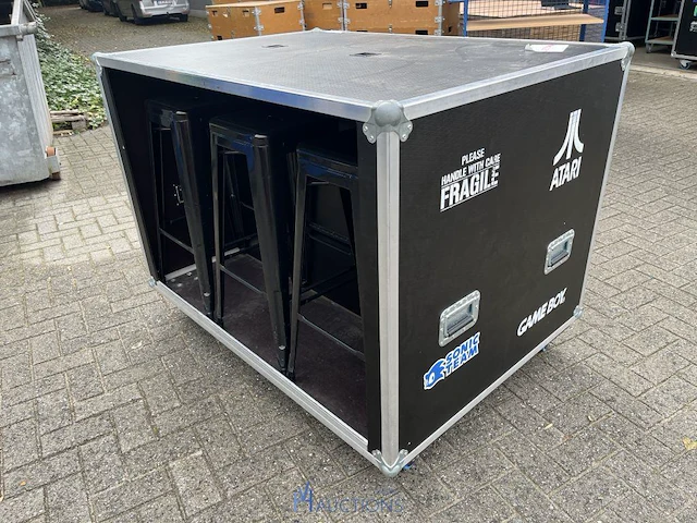 Halfopen flightcase met 6 barkrukken - afbeelding 3 van  8