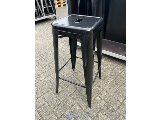 Halfopen flightcase met 6 barkrukken - afbeelding 6 van  8