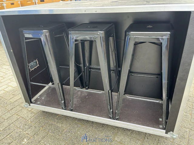 Halfopen flightcase met 6 barkrukken - afbeelding 7 van  8