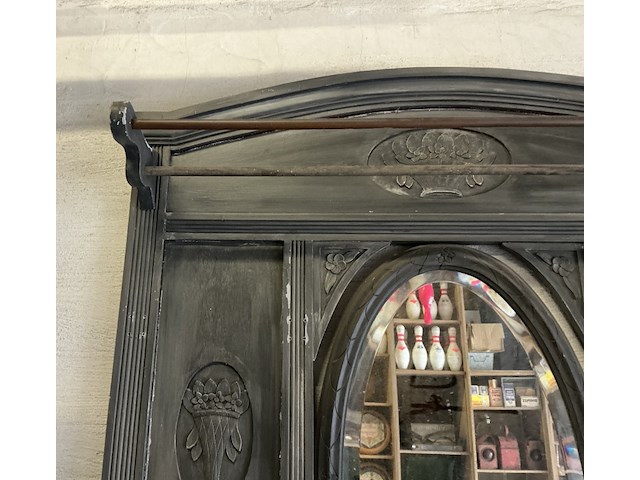 Hall meubel in hout, geslepen ovale spiegel +vooraan kleinbakje en kastje - afbeelding 2 van  4