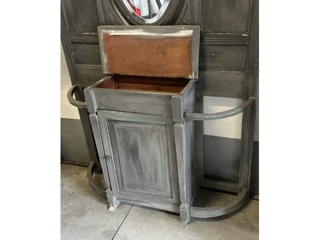 Hall meubel in hout, geslepen ovale spiegel +vooraan kleinbakje en kastje - afbeelding 3 van  4