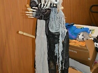 Halloween deco geraamte en baby - afbeelding 1 van  4
