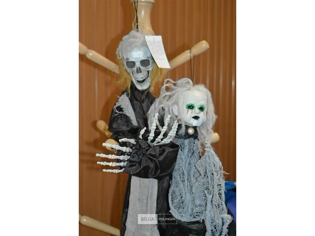 Halloween deco geraamte en baby - afbeelding 2 van  4