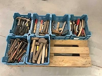 Hamers, bijtels en staalborstels - afbeelding 1 van  4
