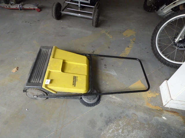 Handbediende veegmachine karcher - afbeelding 1 van  5