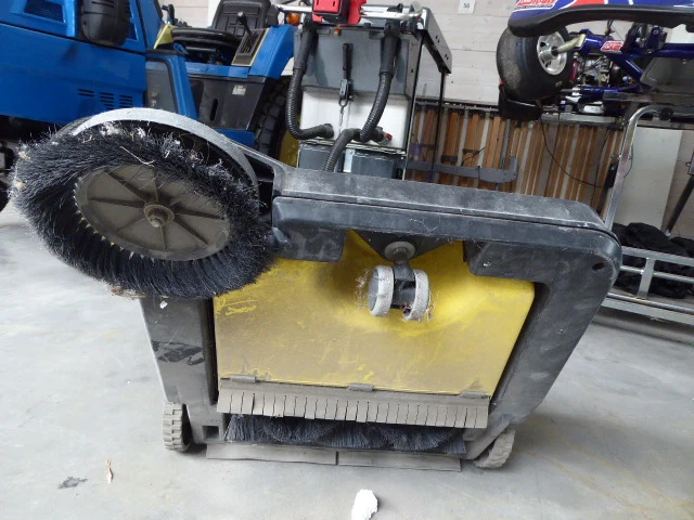 Handbediende veegmachine karcher - afbeelding 3 van  5