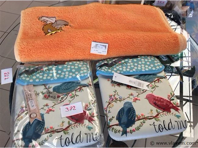 Handdoek + - afbeelding 1 van  3