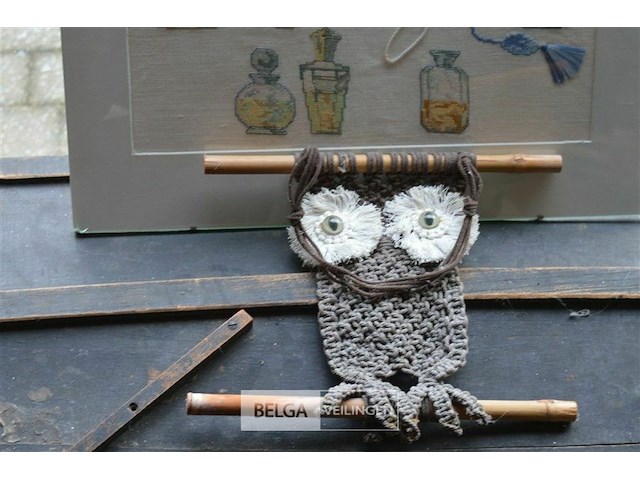 Handgemaakte macramé uil - afbeelding 2 van  3
