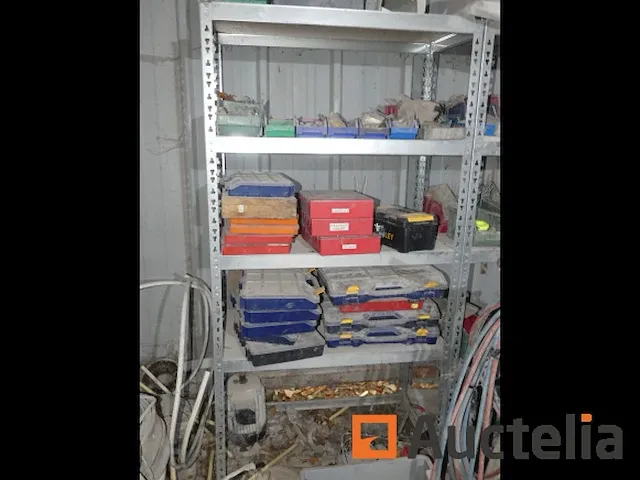 Handgereedschap in een kamer - afbeelding 1 van  4