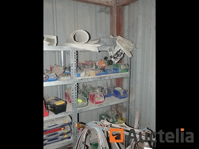 Handgereedschap in een kamer - afbeelding 2 van  4