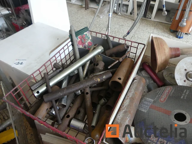Handgereedschap, producten, verven, enz. - afbeelding 9 van  17