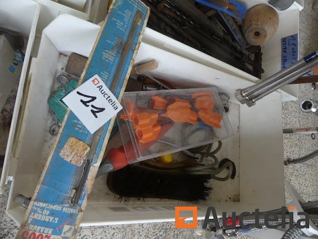 Handgereedschap, producten, verven, enz. - afbeelding 10 van  17