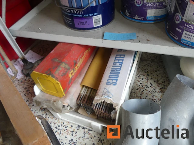 Handgereedschap, producten, verven, enz. - afbeelding 12 van  17
