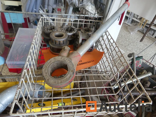 Handgereedschap, producten, verven, enz. - afbeelding 13 van  17