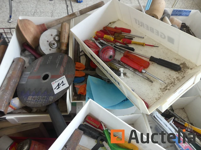 Handgereedschap, producten, verven, enz. - afbeelding 14 van  17