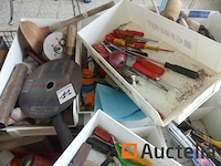Handgereedschap, producten, verven, enz. - afbeelding 14 van  17