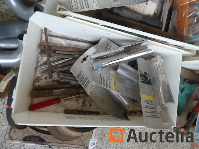 Handgereedschap, producten, verven, enz. - afbeelding 16 van  17