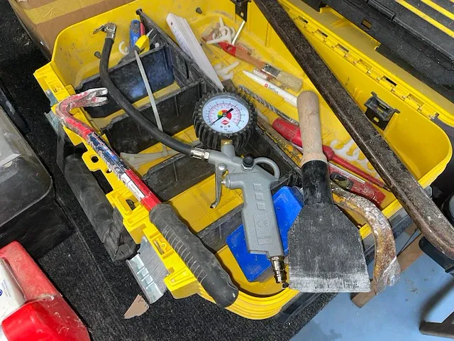 Handgereedschap + toebehoren - afbeelding 1 van  9