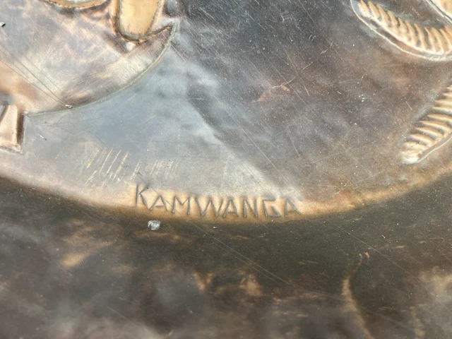 Handgeslagen koperen tafel - afbeelding 2 van  3