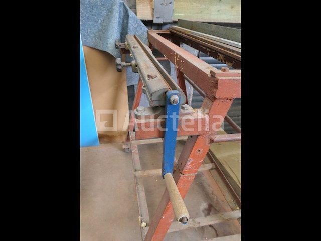 Handmatige buigmachine op metalen standaard - afbeelding 1 van  5