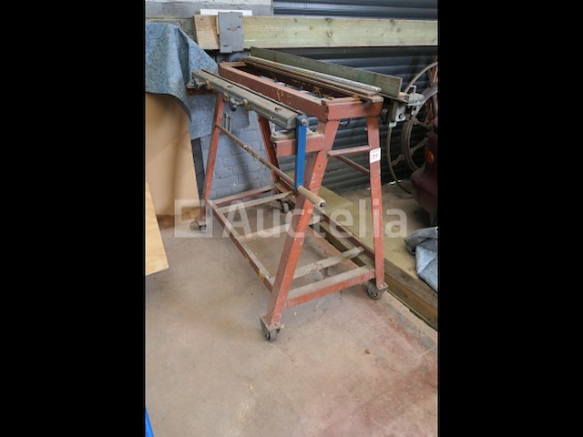 Handmatige buigmachine op metalen standaard - afbeelding 3 van  5